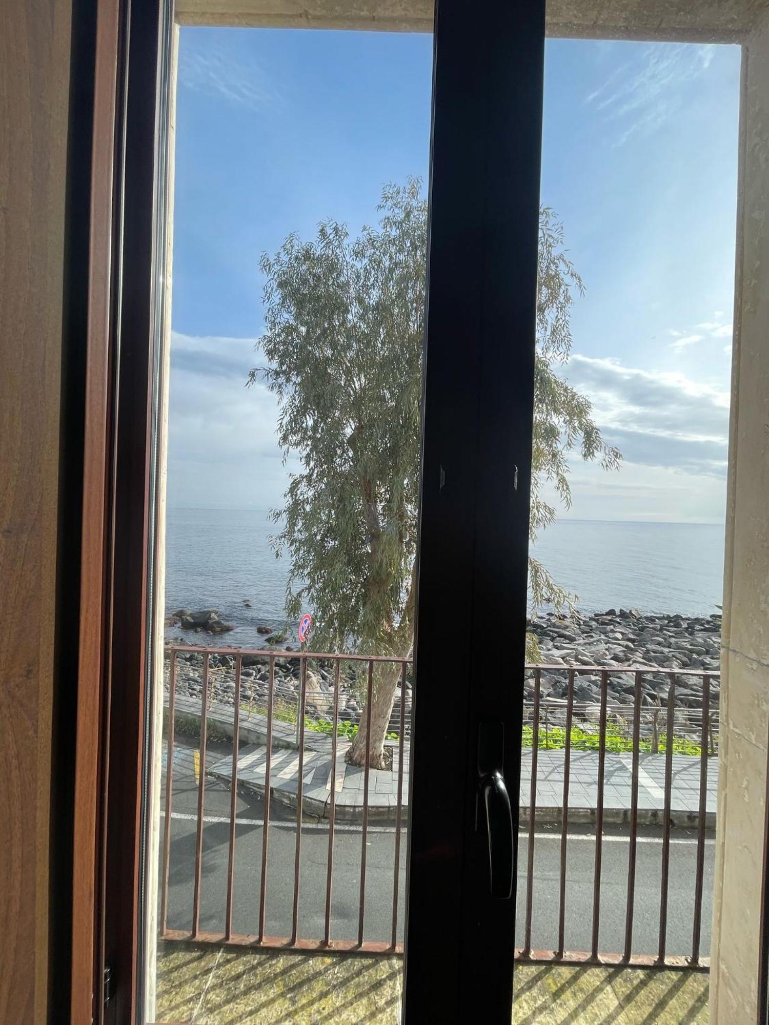 Casa Scala Hotel Ачиреале Екстериор снимка