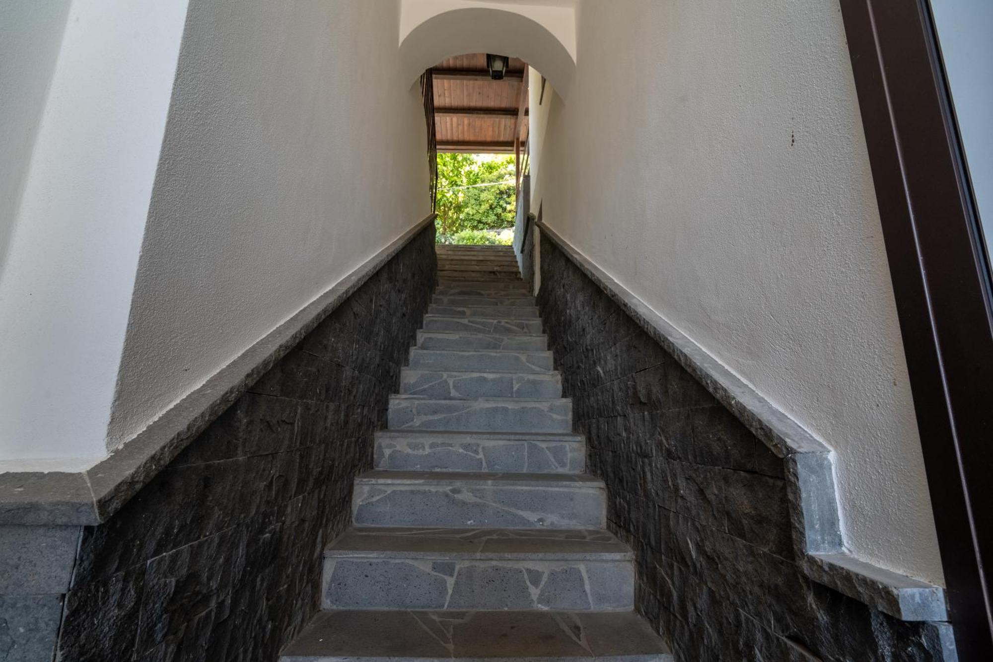 Casa Scala Hotel Ачиреале Екстериор снимка